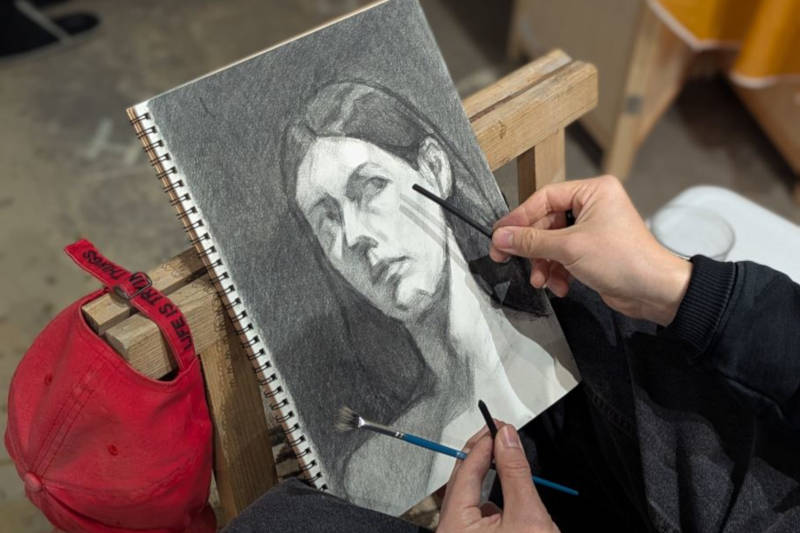 portrait de femme en dessin académique